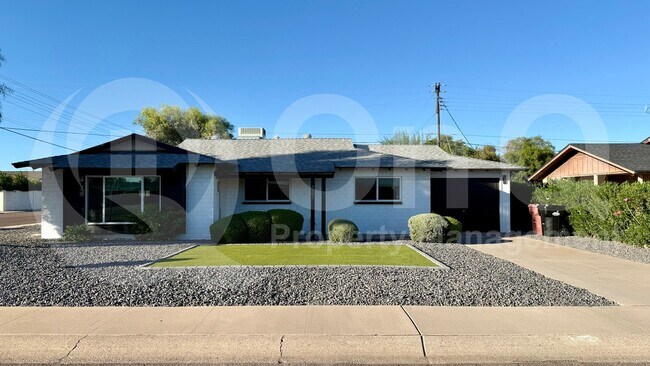 Building Photo - 8202 E Fairmount Ave