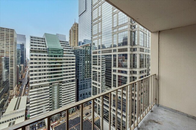 Foto del edificio - 200 N Dearborn St