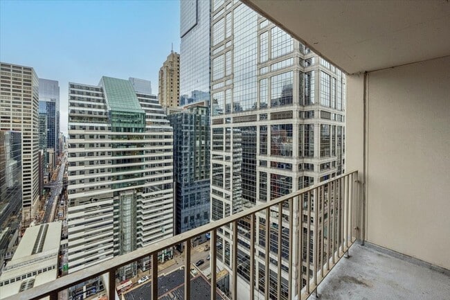 Building Photo - 200 N Dearborn St