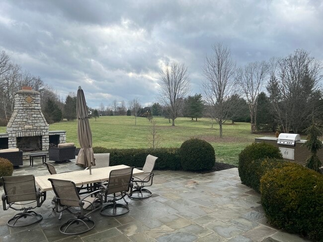 Foto del edificio - 9020 Whisperinghill Dr