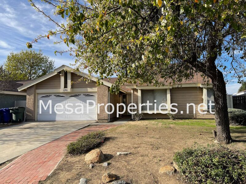 Primary Photo - 1761 W Phillips Dr