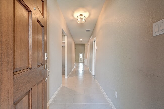 Building Photo - 18118 Van Berkel Ln