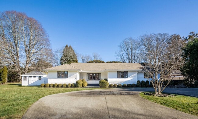 Building Photo - 91 Pantigo Rd