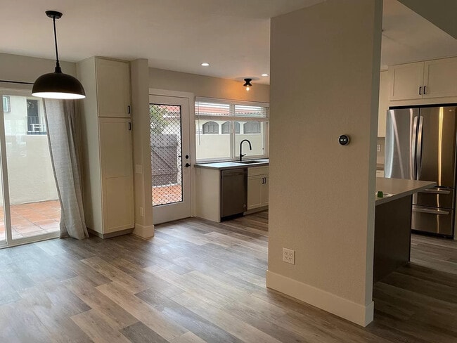 Building Photo - 11918 Rancho Bernardo Rd