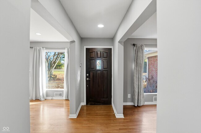 Foto del edificio - 7026 Spring Mill Rd