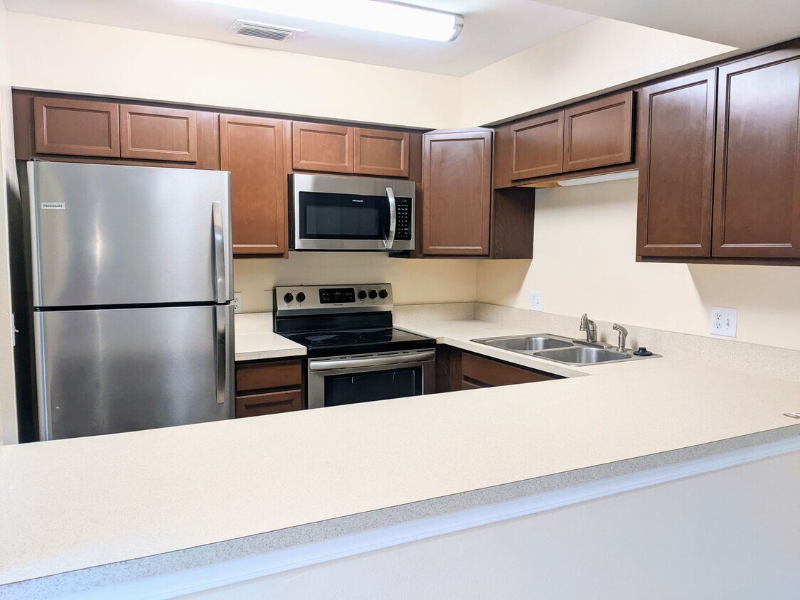 Primary Photo - Well kept 2 bed/2.5 baths Townhome in the ...