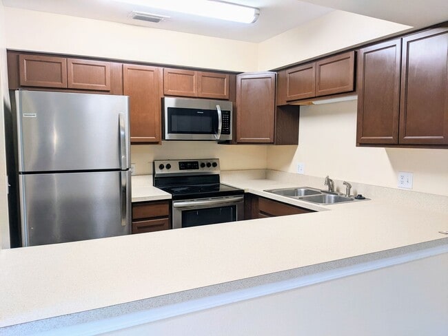 Well kept 2 bed/2.5 baths Townhome in the ... - Well kept 2 bed/2.5 baths Townhome in the ...