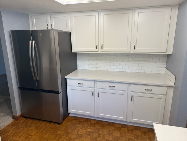 Building Photo - Updated 4 bedrooms, 3.5 bathrooms!