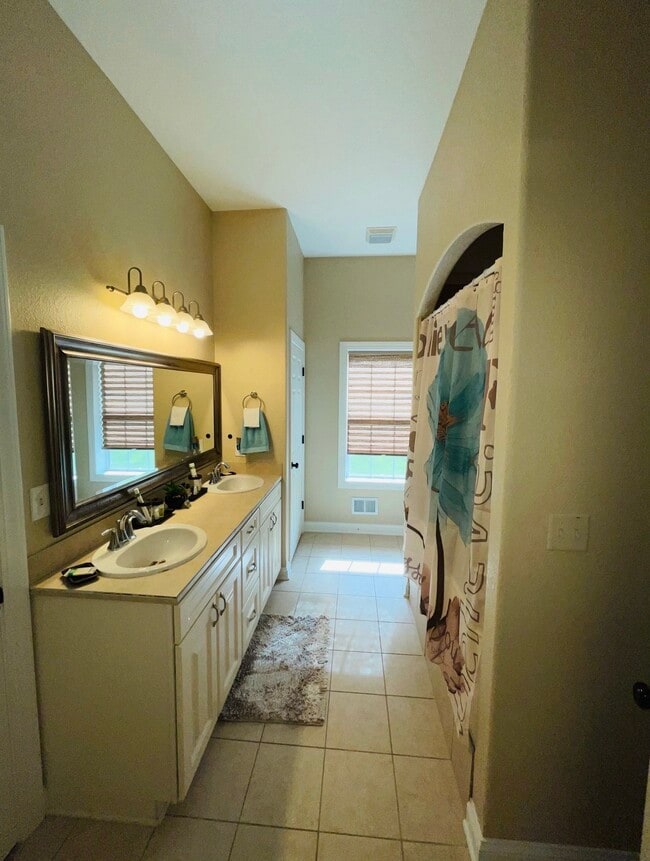 Foto del edificio - W209N11385 Reger Ct