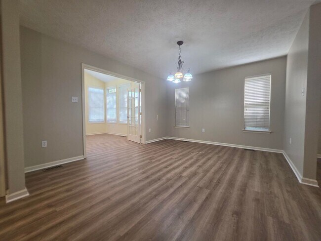 Foto del edificio - 2066 Honeysuckle Ln