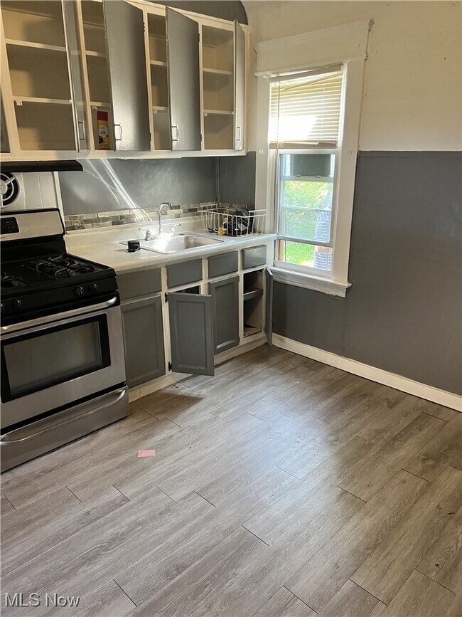 Foto del edificio - 5213 Fleet Ave