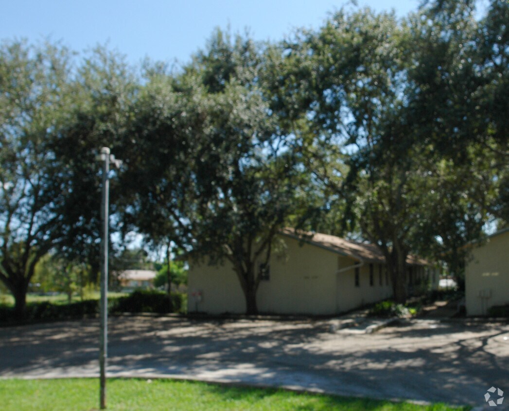 Primary Photo - 5904-5912 Taft St
