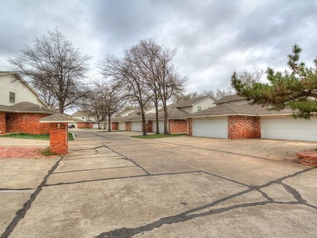 Foto del edificio - Westchester Addition 3 bed 2 bath Townhouse