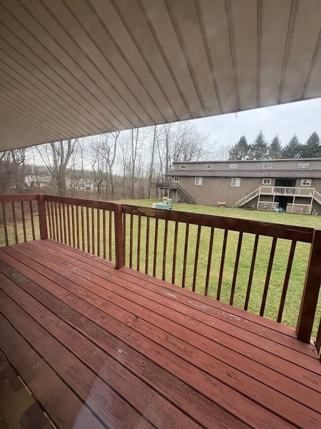 Foto del edificio - Three bedroom one bathroom townhouse for rent