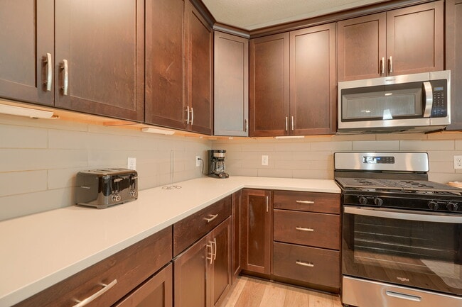 Building Photo - 275 Hyatts Rd