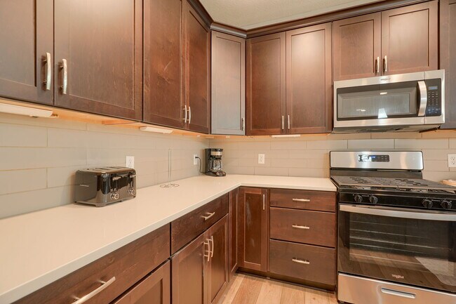 Foto del edificio - 275 Hyatts Rd