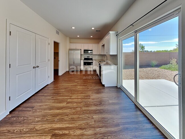 Foto del edificio - 8186 Inhibition Ct