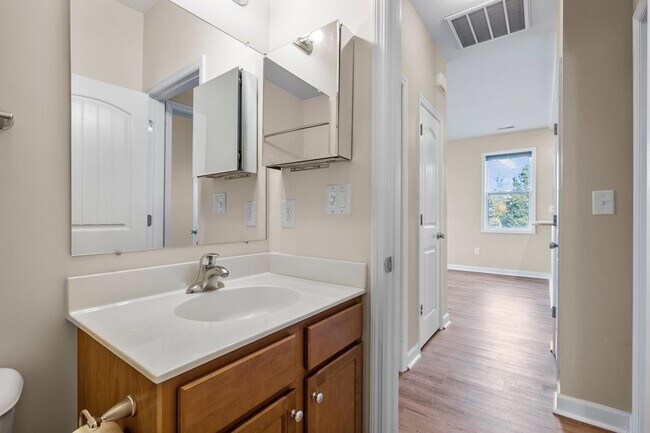 Foto del edificio - 401 Pirates Landing Dr