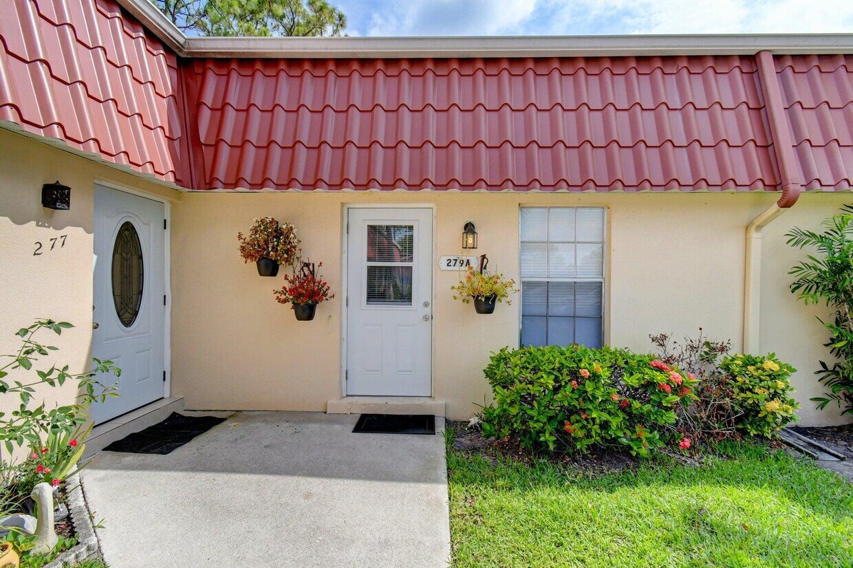 Primary Photo - 279 Cape Cod Cir