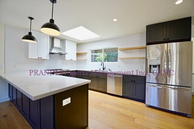 Building Photo - Completely Renovated Fairfax Home with A/C!