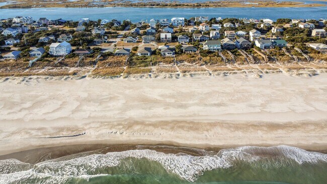 Foto del edificio - Off Season Coastal Cottage Between October...