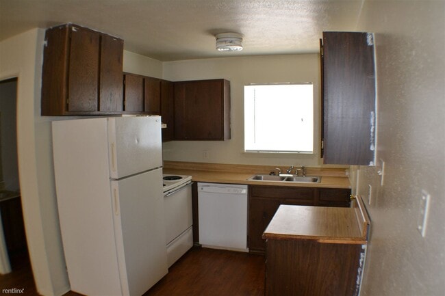 Building Photo - 2 br, 1 bath 4plex - 2408 Jaguar Dr D
