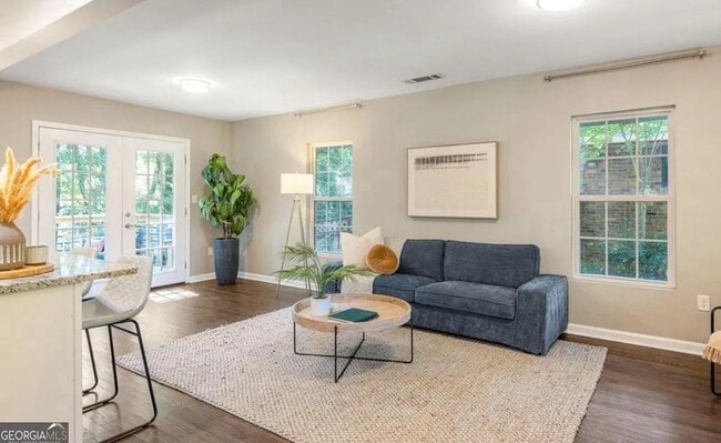 Building Photo - 2263 Nivelle Dr