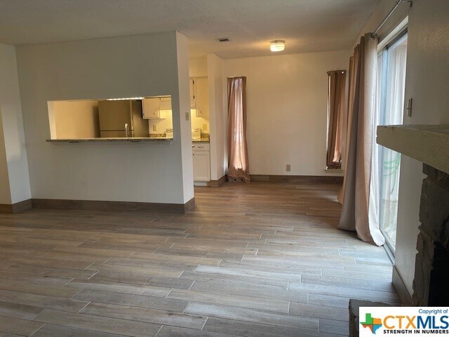 Building Photo - 1051 Country Club Dr