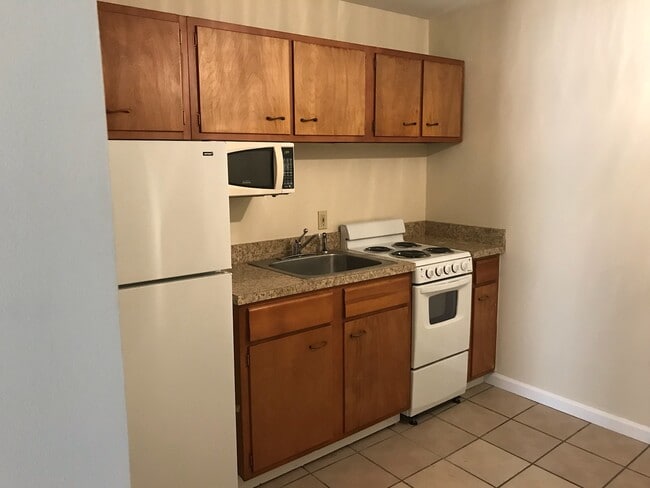 Building Photo - 422 Aylesford Pl