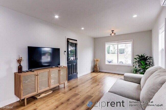 Building Photo - 1407 W 80th St