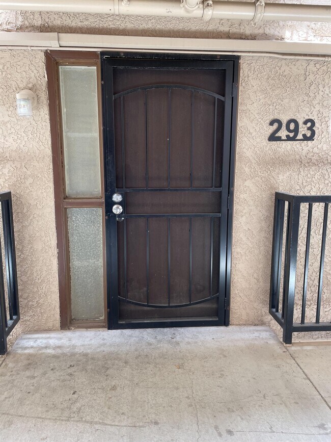 Foto del edificio - 2601 W Broadway Blvd