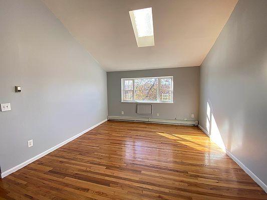 Foto del edificio - 3 bedroom in Bronx NY 10465