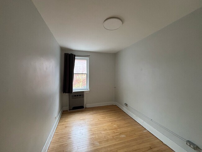 Building Photo - 3 BED - 1 BATH - OTTAWA - APARTMENT