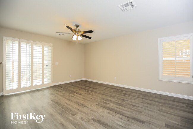 Foto del edificio - 8288 Vanity Fair Ln