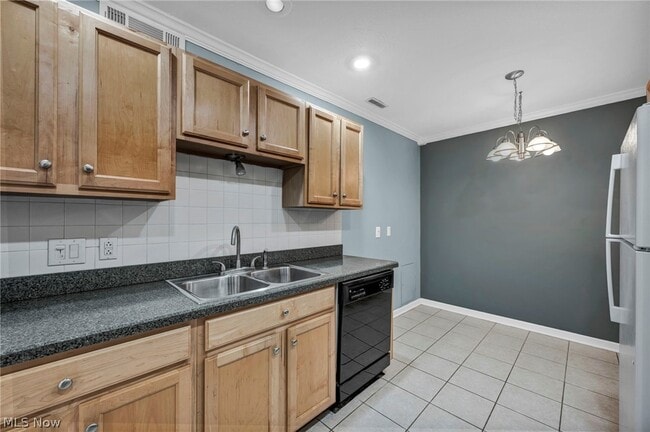 Building Photo - 20333 Detroit Rd