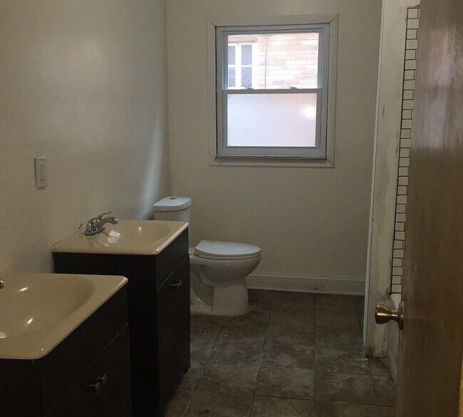 Building Photo - "Charming 3-Bedroom Detroit Home with Gran...