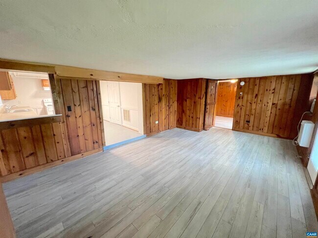 Building Photo - 105 Shamrock Rd
