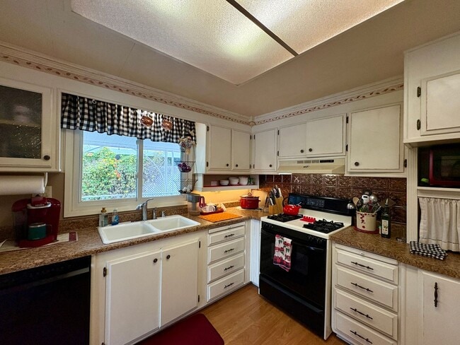 Building Photo - Welcome to the vibrant 55+ mobile home com...