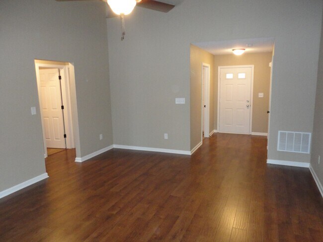 Foto del edificio - 8102 Garden Ridge Road