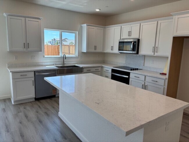 Foto del edificio - Brand New DR Horton Smart Home with 5 Bedr...