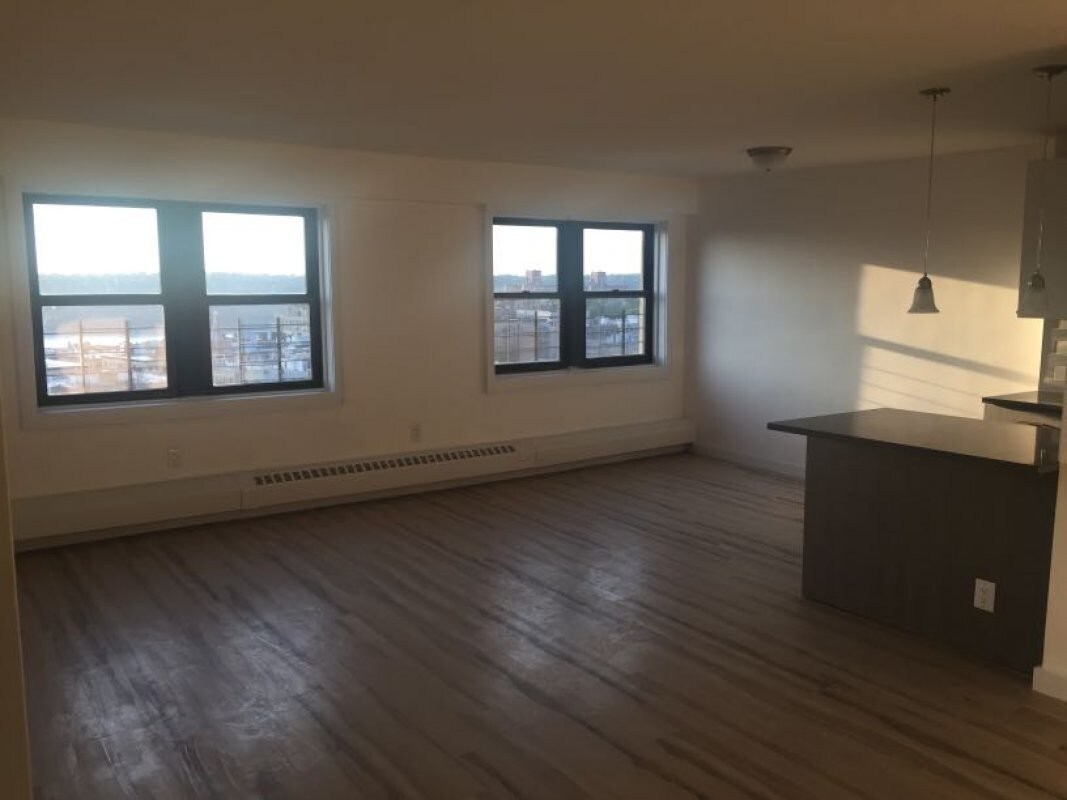 Primary Photo - 260 Audubon Ave