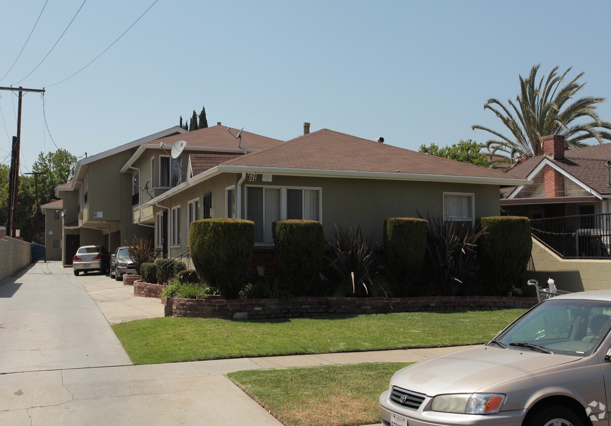 Primary Photo - 611 S Myrtle Ave