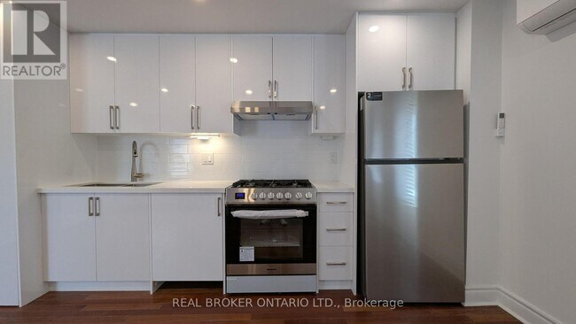 Photo du bâtiment - 1150 Woodbine Ave