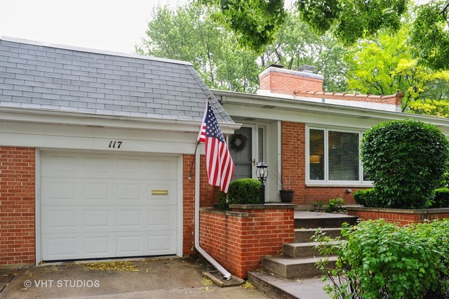 Primary Photo - 117 N Peartree Ln