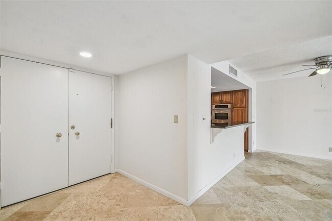 Foto del edificio - 100 Oakmont Ln