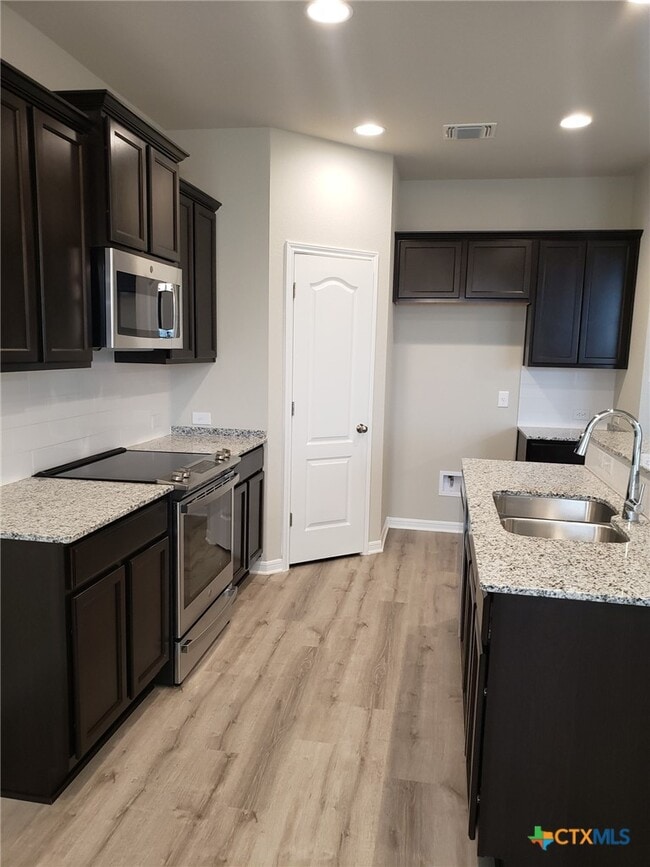 Building Photo - 4721 Highmont Dr