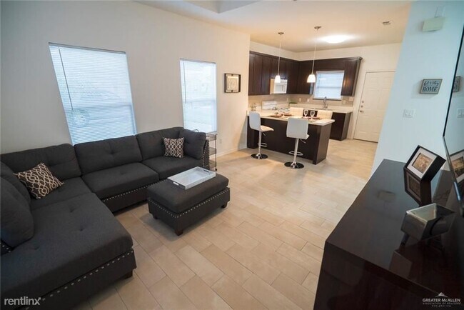 Building Photo - 2 br, 2 bath 4plex - 3813 Valeria Street 4