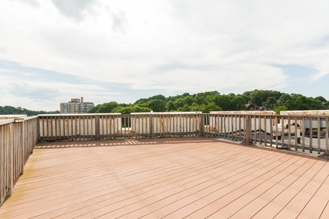 Building Photo - 1454 Beacon St