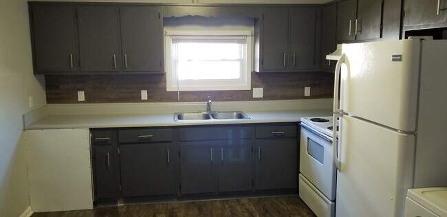 Building Photo - 300 Everglades Blvd