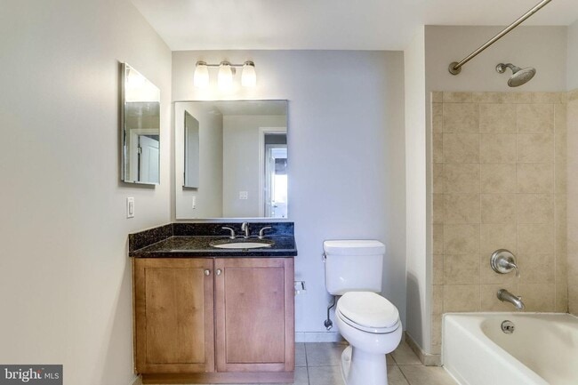 Building Photo - Modern 1BR Condo at The Phoenix with Premi...